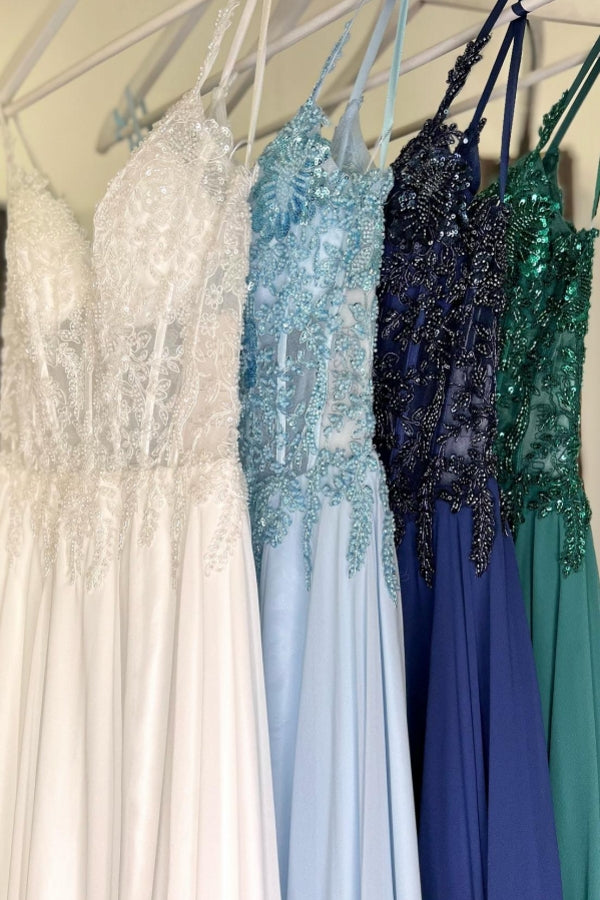 Atractivo vestido de fiesta largo verde de corte A con tirantes finos de encaje y abertura