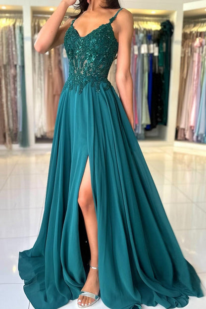 Atractivo vestido de fiesta largo verde de corte A con tirantes finos de encaje y abertura