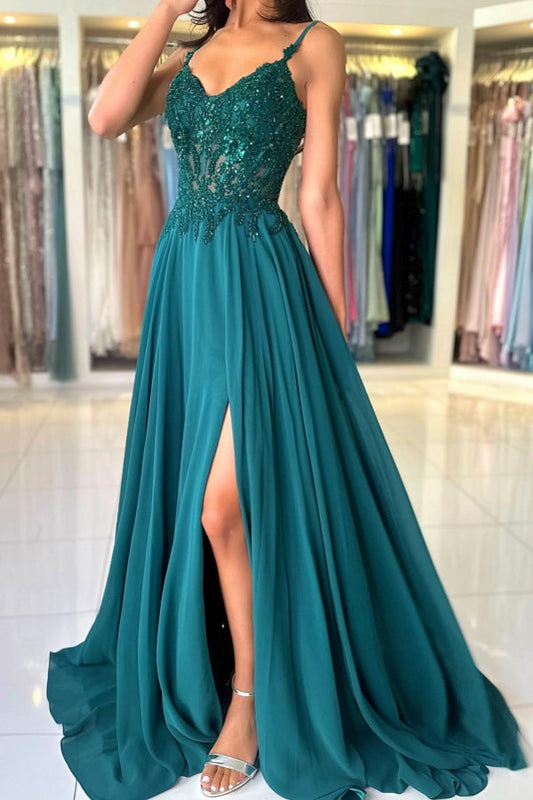 Atractivo vestido de fiesta largo verde de corte A con tirantes finos de encaje y abertura