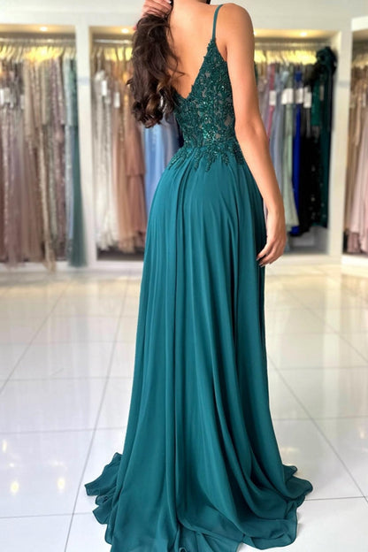 Atractivo vestido de fiesta largo verde de corte A con tirantes finos de encaje y abertura