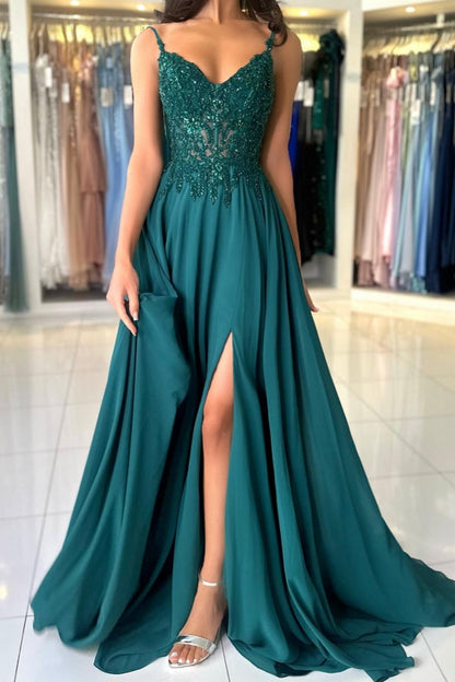 Atractivo vestido de fiesta largo verde de corte A con tirantes finos de encaje y abertura