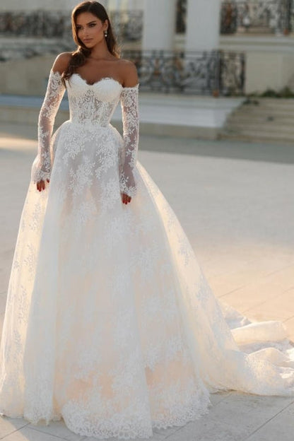 Atractivo vestido de novia blanco largo de encaje con corte en A y hombros descubiertos, con mangas largas