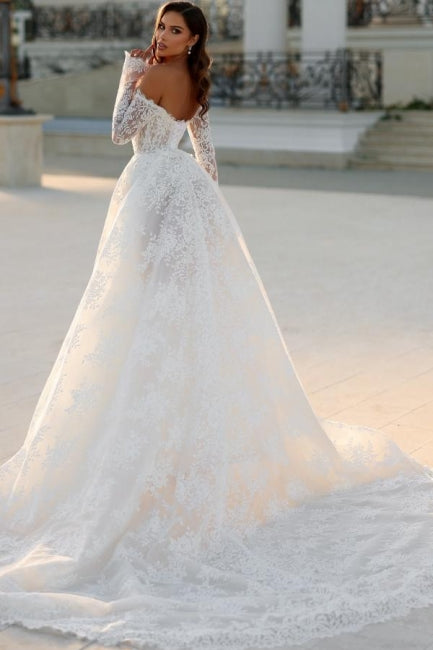 Atractivo vestido de novia blanco largo de encaje con corte en A y hombros descubiertos, con mangas largas