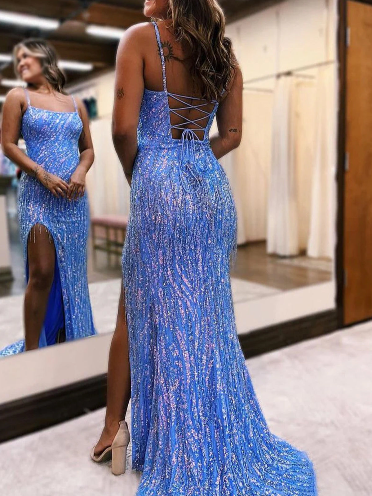 Aurum | Vestidos de fiesta largos de sirena con lentejuelas y escote redondo en rosa intenso con cuentas