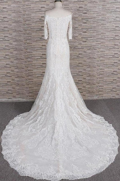 Impresionantes vestidos de novia elegantes con apliques y cola de corte sirena