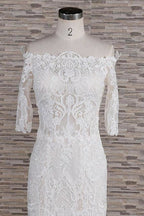 Impresionantes vestidos de novia elegantes con apliques y cola de corte sirena