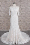Impresionantes vestidos de novia elegantes con apliques y cola de corte sirena