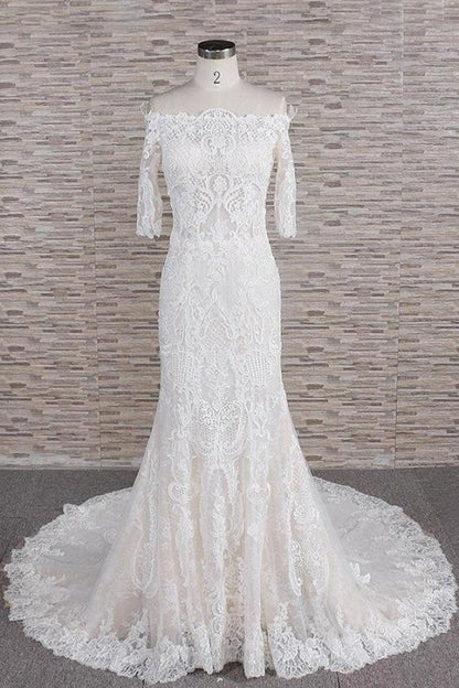 Impresionantes vestidos de novia elegantes con apliques y cola de corte sirena