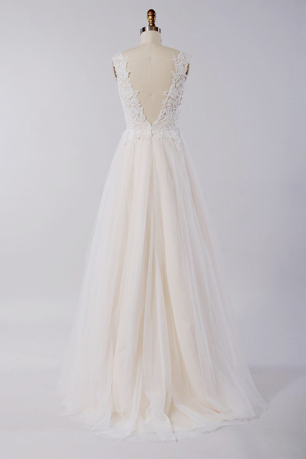Impresionante vestido de novia largo de corte A con apliques de encaje y tul con espalda abierta