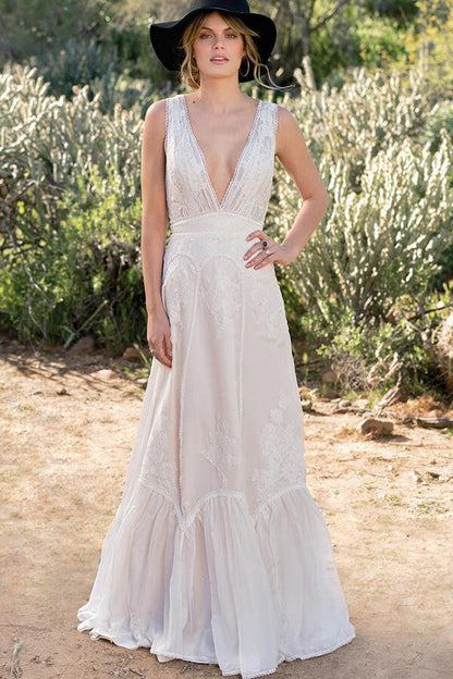 Fantastisches langes A-Linien-Brautkleid mit V-Ausschnitt und offenem Rücken aus Spitzenchiffon