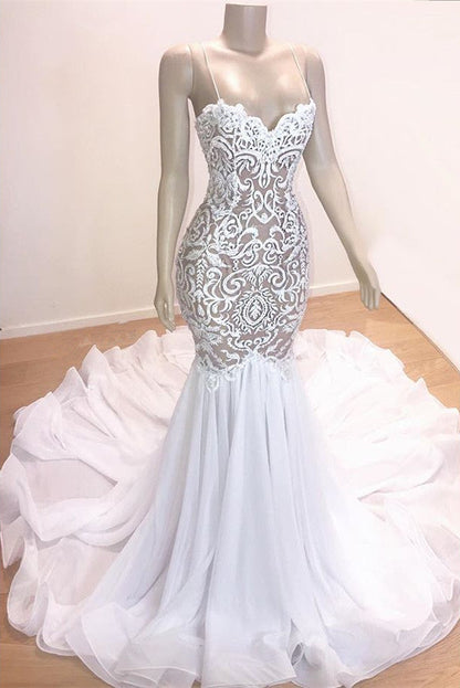 Impresionante vestido de fiesta blanco de tul con escote corazón y corte sirena y encaje