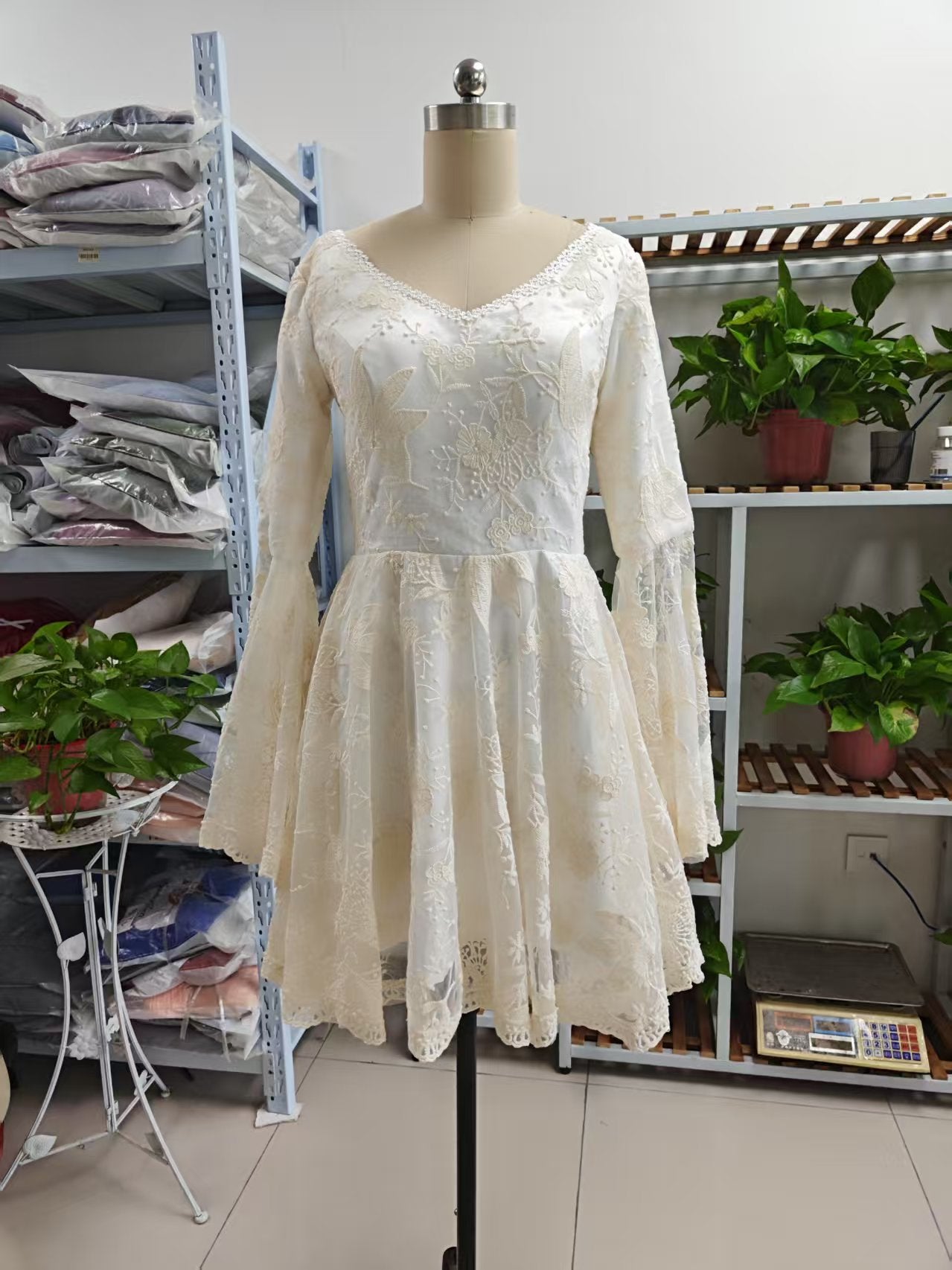 Vintage Lace Applique Evening Dress A Line Long Prom Dress Y8371