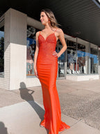 Jennifer | Meerjungfrau-Ballkleid aus Satin mit V-Ausschnitt und Perlen
