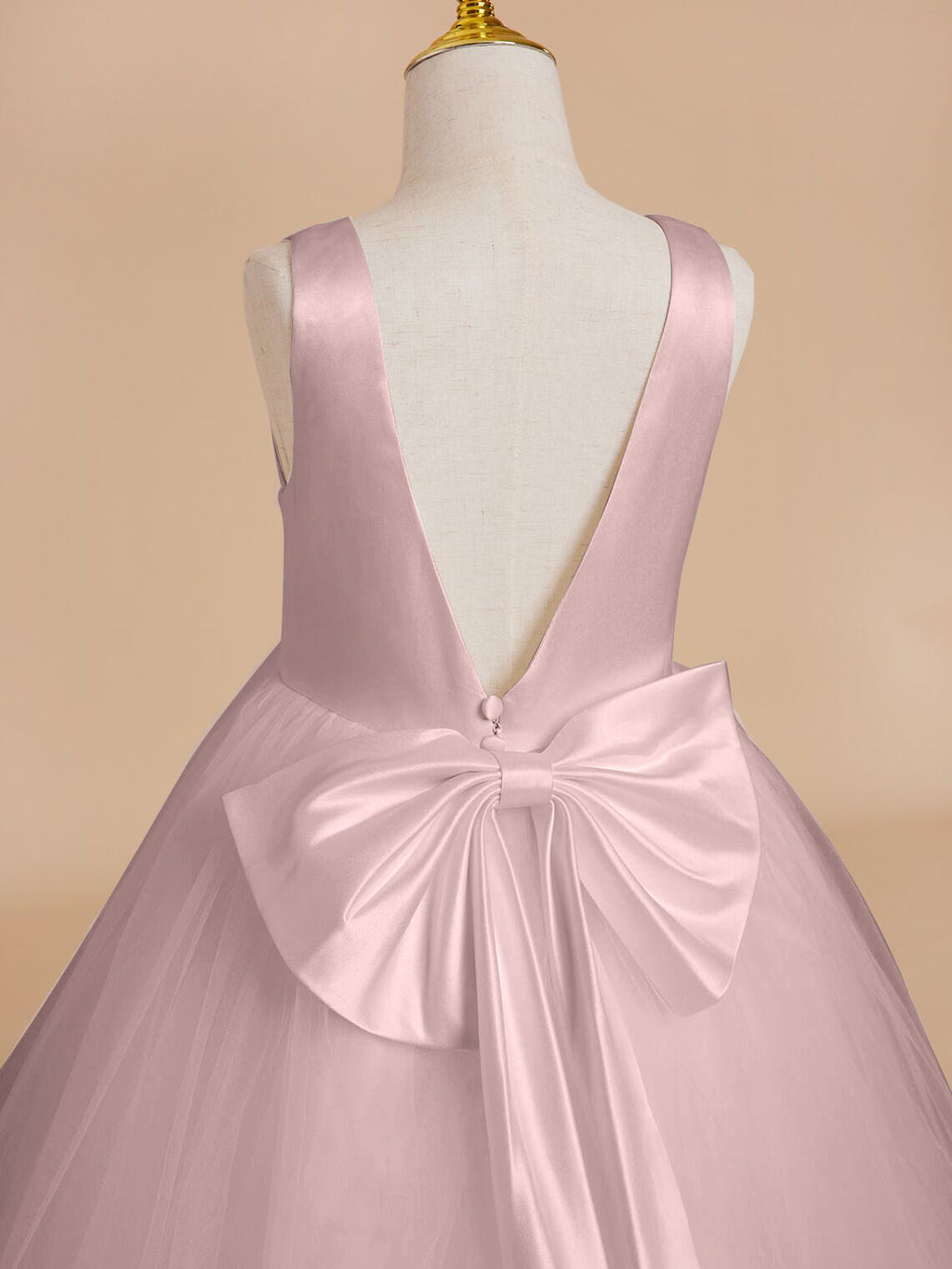 Klassisches weißes ärmelloses A-Linien-Blumenmädchenkleid aus Satin und Tüll 