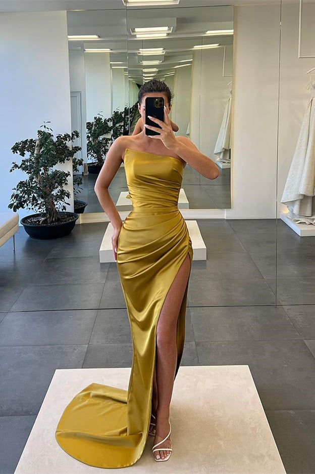 Langes, trägerloses, ärmelloses Ballkleid aus Satin im Meerjungfrauenstil mit Schlitz