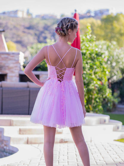 Vestido de fiesta de bienvenida de corte A con apliques de encaje y abertura en la espalda