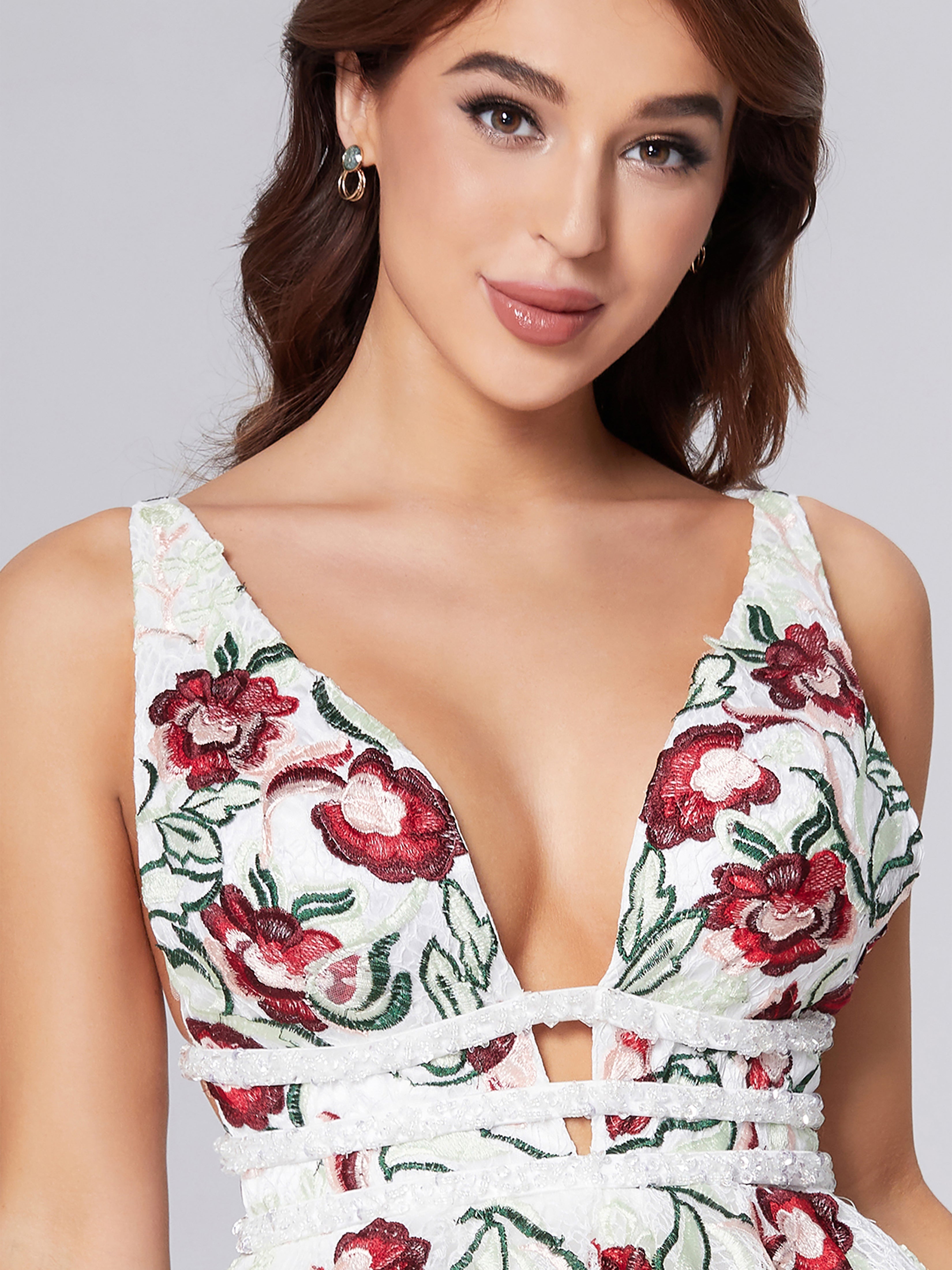 A-Line Deep V-neck Lace Appliques Short Homecoming Dress