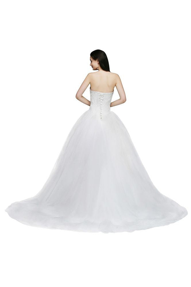 Vestido de novia de tul con escote en forma de corazón y encaje