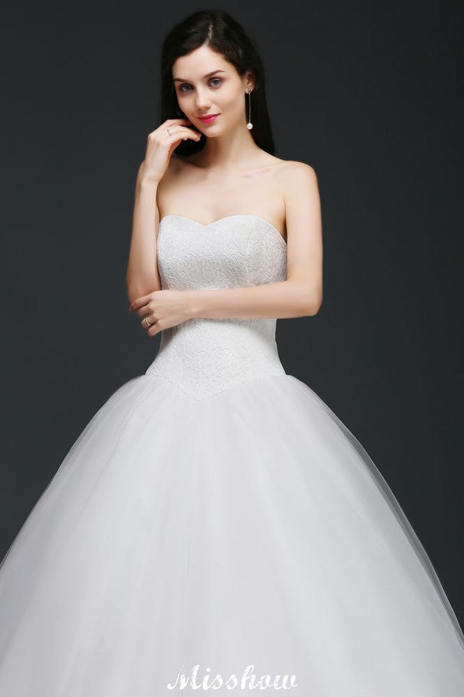 Vestido de novia de tul con escote en forma de corazón y encaje