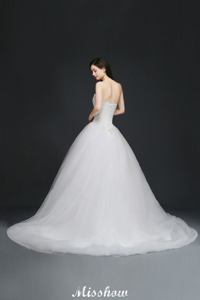 Vestido de novia de tul con escote en forma de corazón y encaje