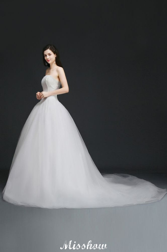 Vestido de novia de tul con escote en forma de corazón y encaje