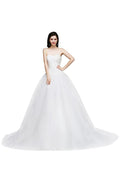 Vestido de novia de tul con escote en forma de corazón y encaje