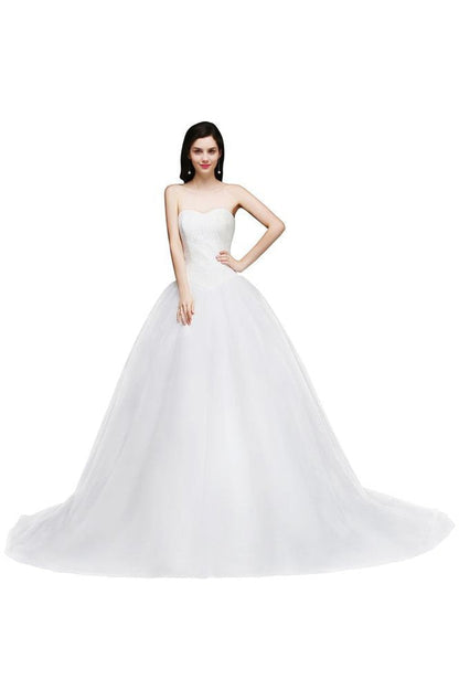 Vestido de novia de tul con escote en forma de corazón y encaje