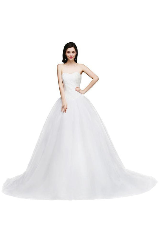 Vestido de novia de tul con escote en forma de corazón y encaje