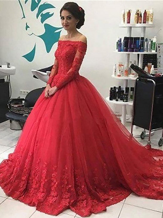 Vestido de fiesta con hombros descubiertos, mangas largas, encaje, tul y cola de corte