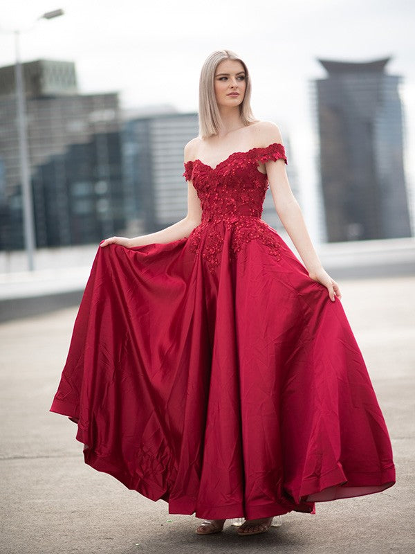 Vestido de fiesta largo hasta el suelo sin mangas con apliques de satén y hombros descubiertos