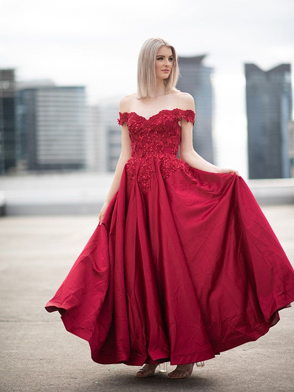 Vestido de fiesta largo hasta el suelo sin mangas con apliques de satén y hombros descubiertos