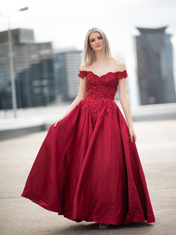 Vestido de fiesta largo hasta el suelo sin mangas con apliques de satén y hombros descubiertos