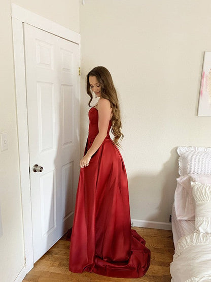 Vestidos de fiesta sin tirantes, sin mangas, de satén y con volantes