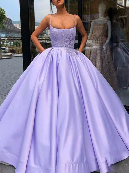 Vestido de fiesta largo hasta el suelo sin mangas con tirantes finos y apliques de satén