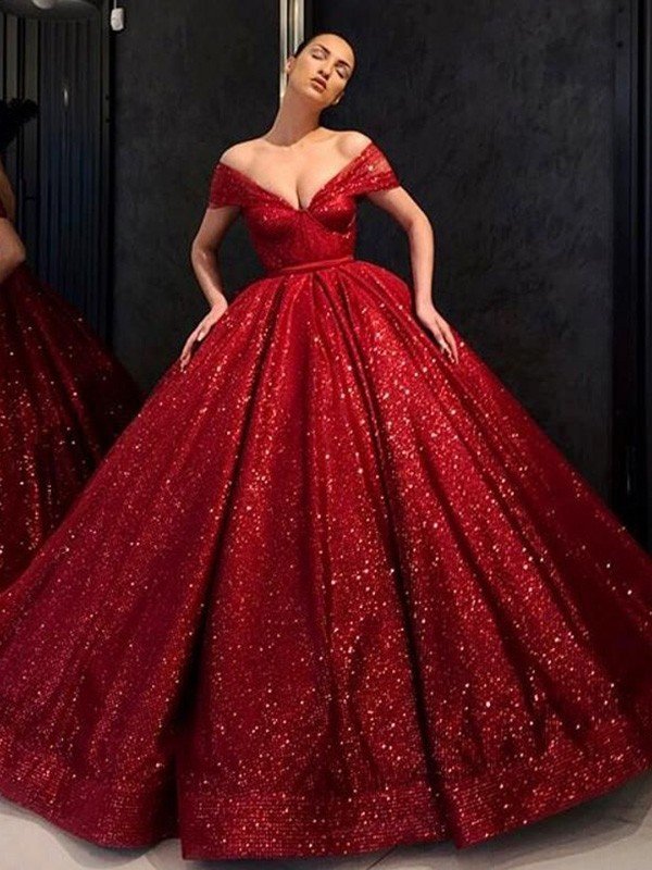 Vestido de fiesta largo hasta el suelo sin mangas con lentejuelas y volantes y hombros descubiertos