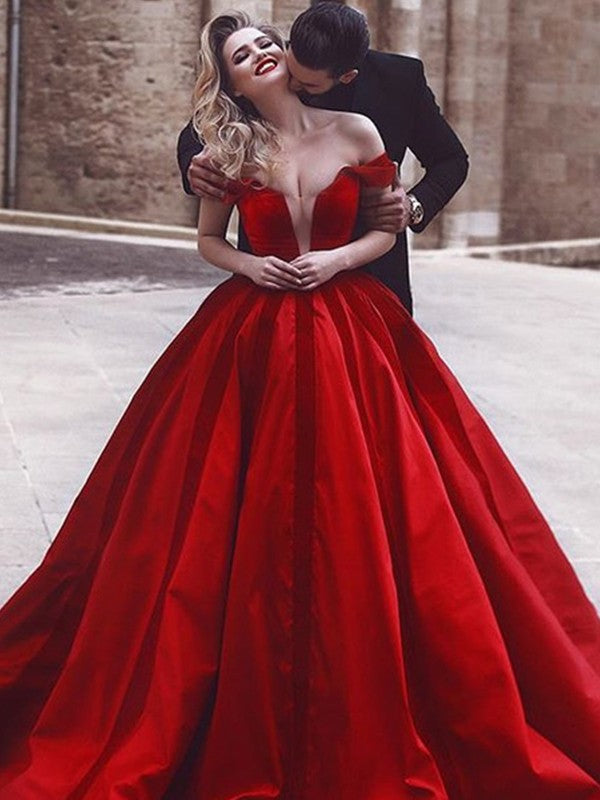 Duchesse-Linie Ärmellos Off-the-Shoulder Rüschen Satin Ballkleider