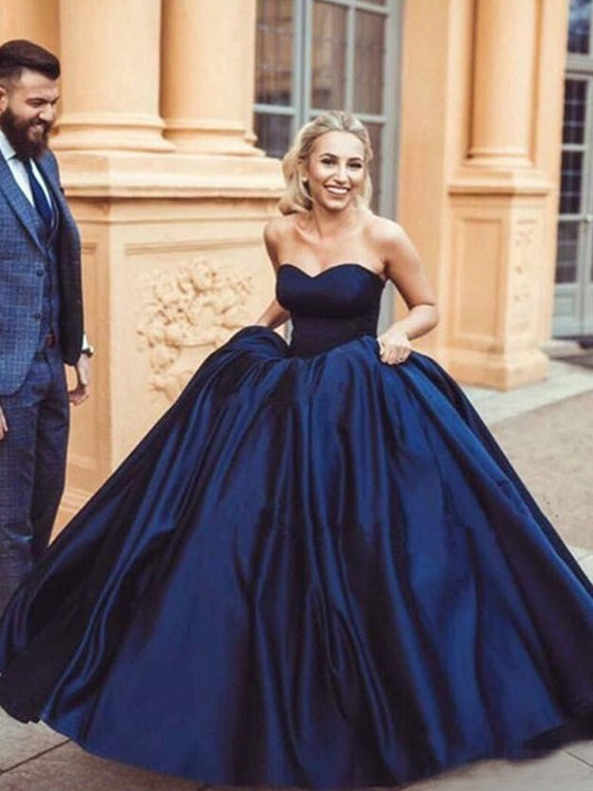 Vestidos de fiesta de satén con volantes y escote corazón sin mangas