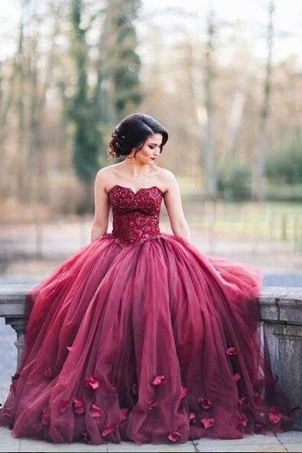 Vestido de novia de tul burdeos con escote corazón y flores hechas a mano WD238