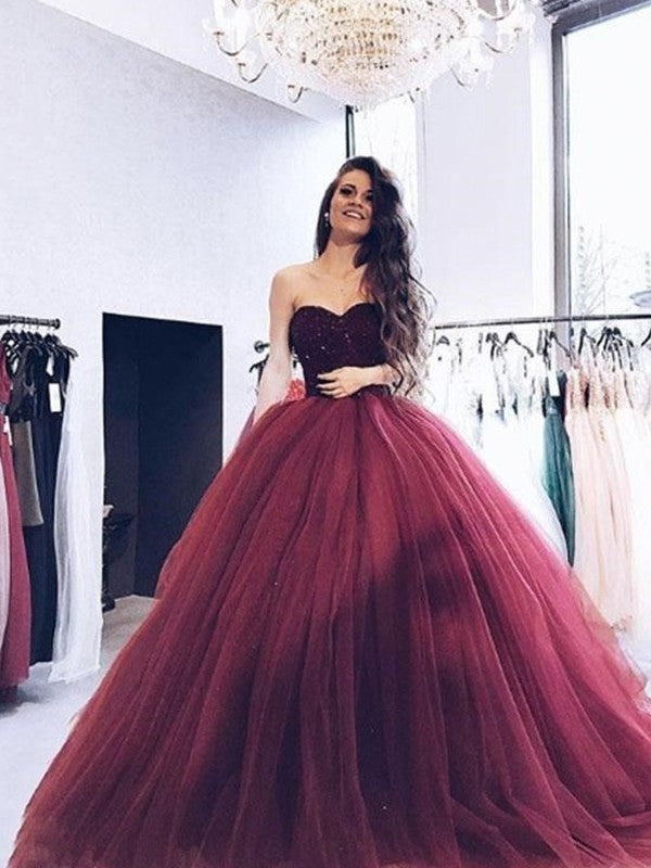 Vestidos de fiesta de tul con cuentas y escote corazón sin mangas