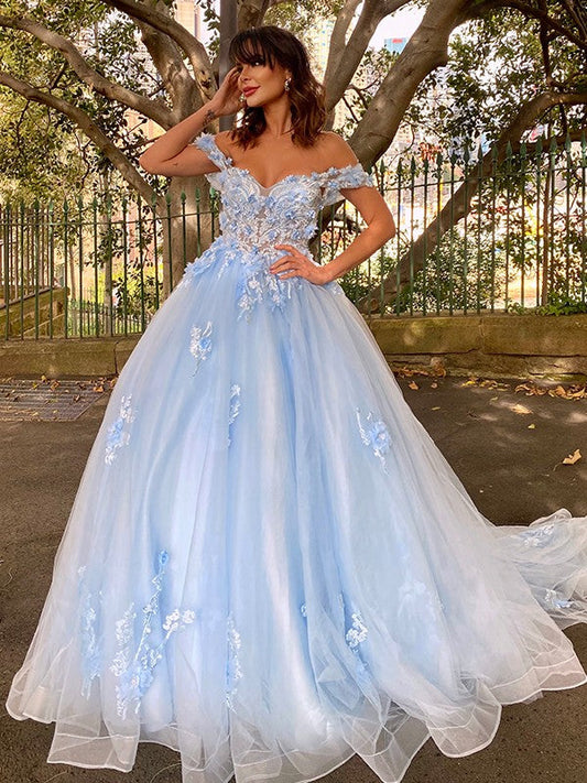 Vestidos de fiesta sin mangas con hombros descubiertos y apliques de tul