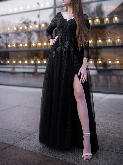 Vestido de fiesta largo hasta el suelo con mangas largas de tul y apliques y hombros descubiertos