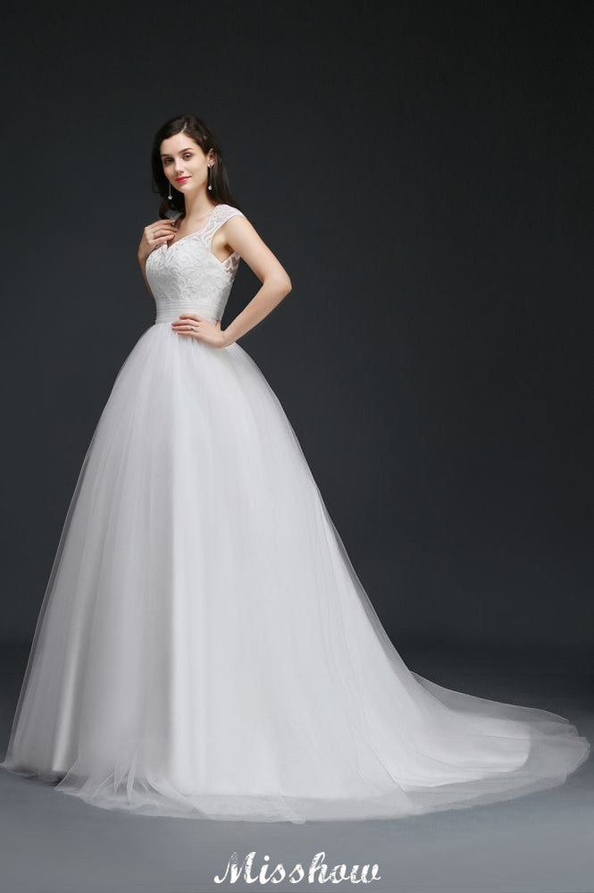 Vestidos de novia elegantes de tul con escote en V y botones