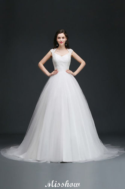 Vestidos de novia elegantes de tul con escote en V y botones