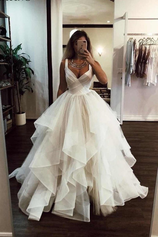Vestido de novia largo playero de corte A con escote en forma de corazón de tul y volantes en cascada