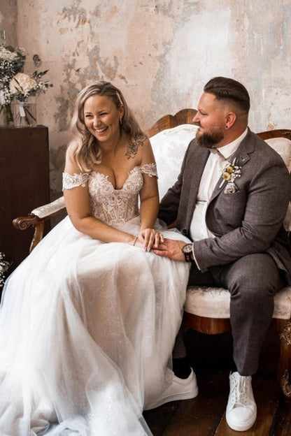 Hermosos vestidos de novia bohemios de corte A con hombros descubiertos y encaje