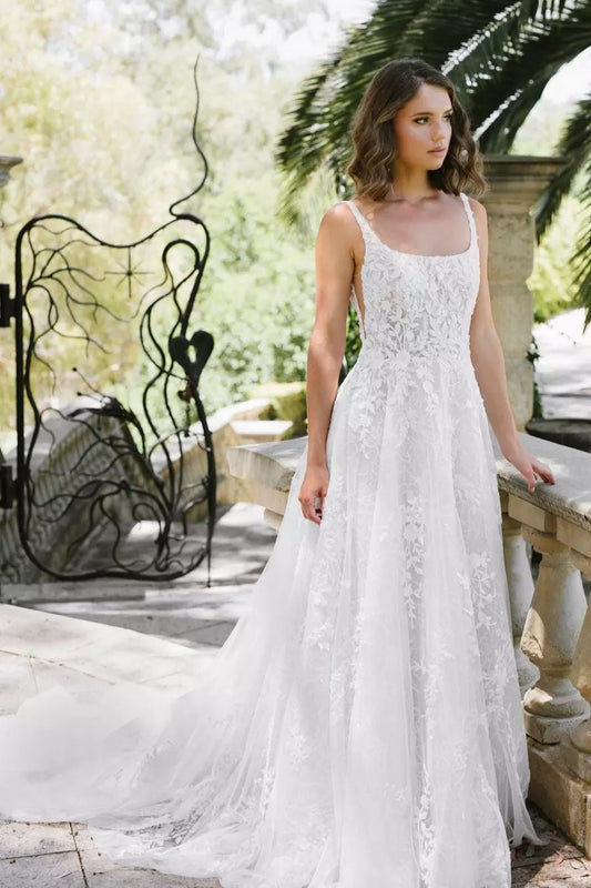 Hermoso vestido de novia largo blanco sin mangas con escote en A y encaje con apliques