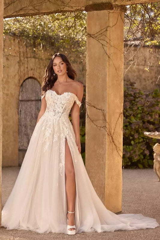 Hermoso vestido de novia largo blanco sin mangas con escote en forma de A y encaje con apliques abiertos