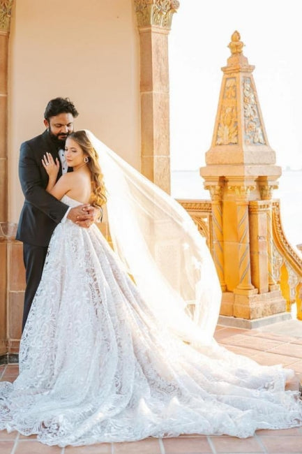 Wunderschönes A-Linien-Brautkleid in Weiß mit langen Ärmeln und Spitze