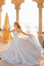 Wunderschönes A-Linien-Brautkleid in Weiß mit langen Ärmeln und Spitze