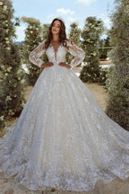 Hermoso vestido de novia de tul con apliques de encaje y escote en V en forma de A y mangas largas